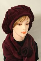 Béret doudoux dessus garni pompon
