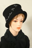 Chapeau bord laine bouillie ruban tresse